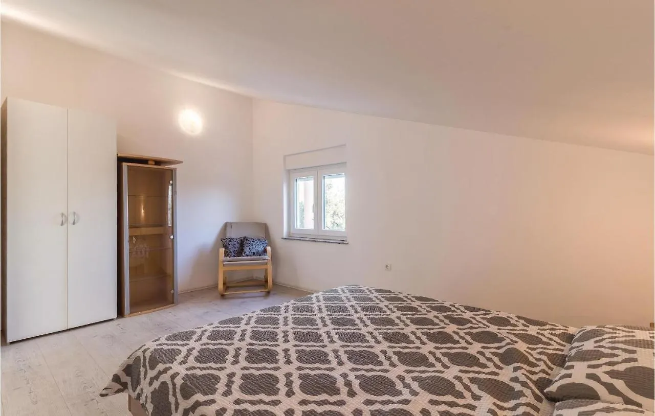 1 Bedroom Awesome Apartment In Pula